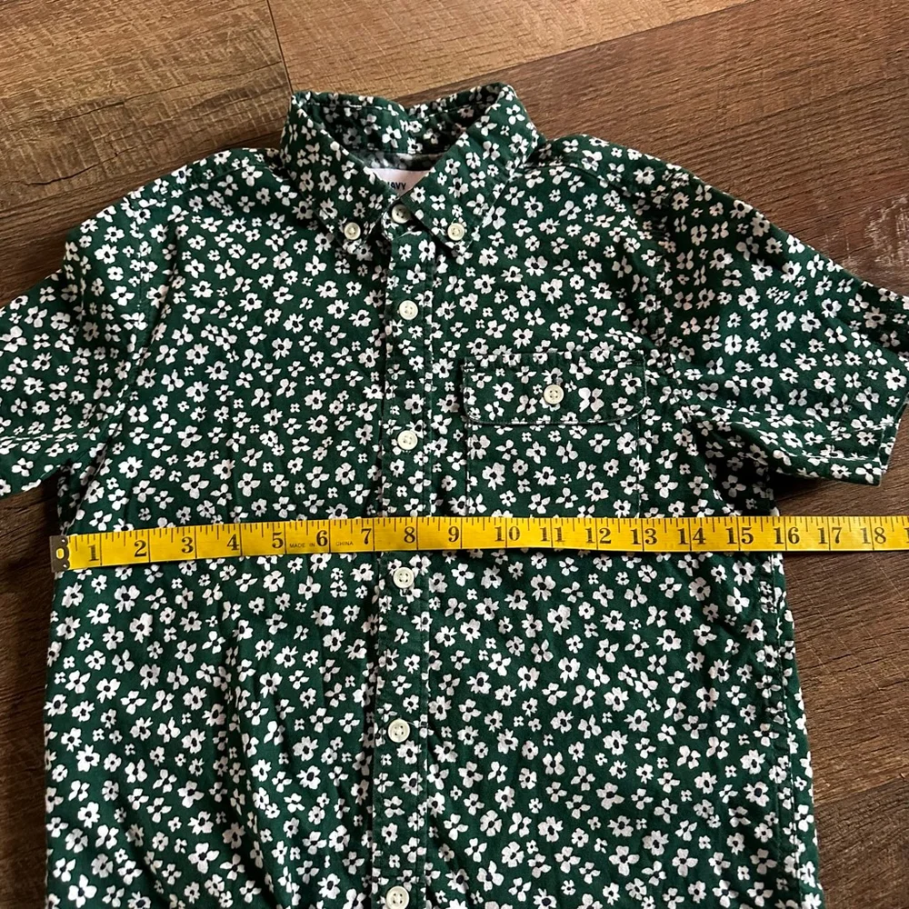 Boys Old Navy Button Down Shirt M Green White Floral Easter